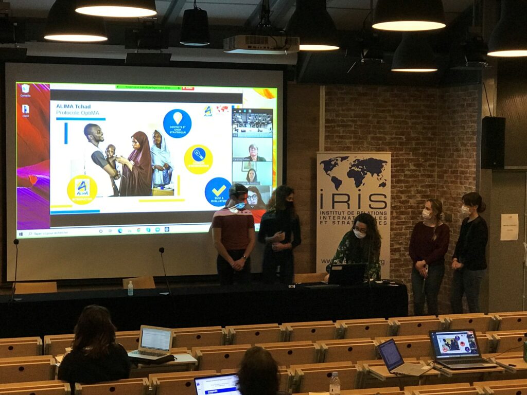 Les Managers de programmes internationaux - Humanitaire et Développement présentent leur concept note devant leurs tuteurs