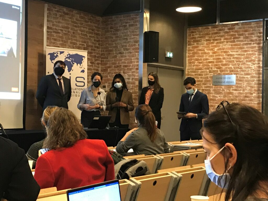 Les Managers de programmes internationaux - Humanitaire et Développement présentent leur concept note devant leurs tuteurs