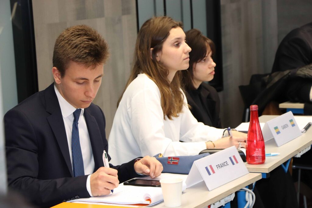 Exercice de simulation de négociation internationale pour les étudiantes et étudiants de 1<sup>re</sup> année