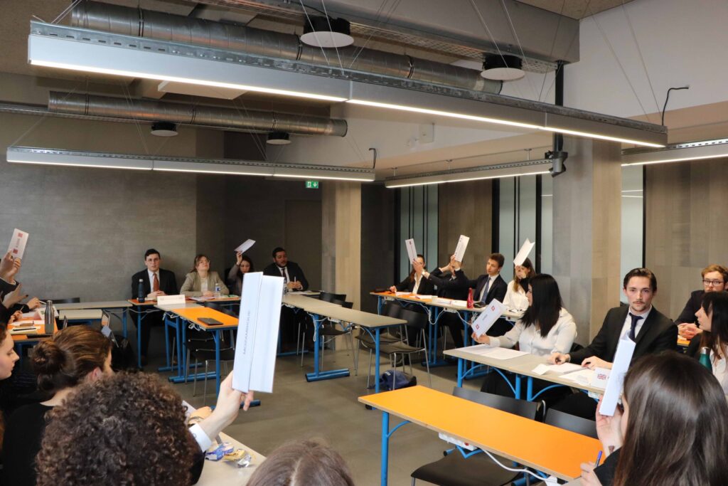 Exercice de simulation de négociation internationale pour les étudiantes et étudiants de 1<sup>re</sup> année