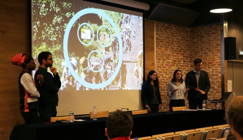 Les étudiants RPI présentent leurs projets devant les ONG