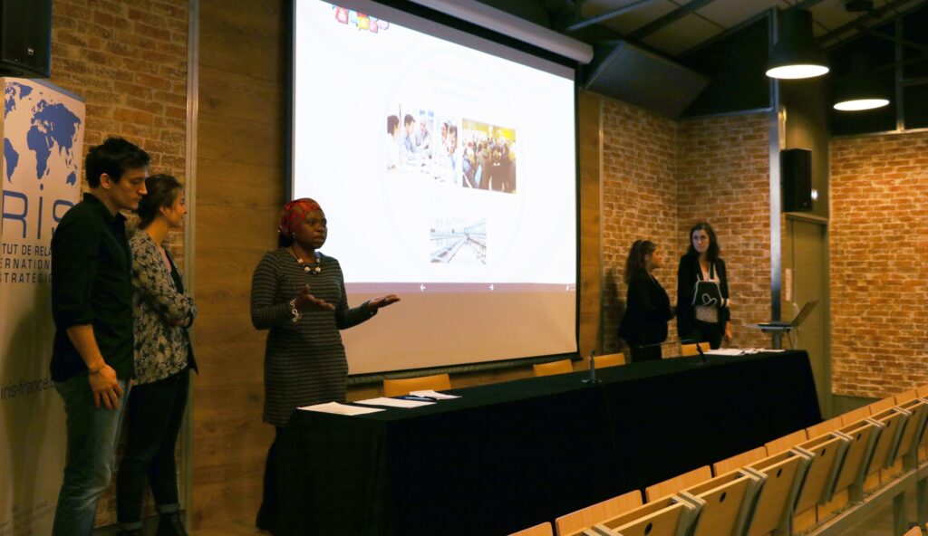 Les étudiants RPI présentent leurs projets devant les ONG