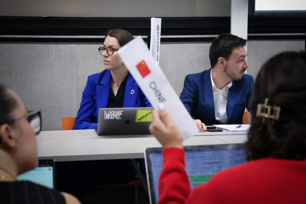 De l’écran à la table des négociations : les étudiants en formation à distance en simulation ONU