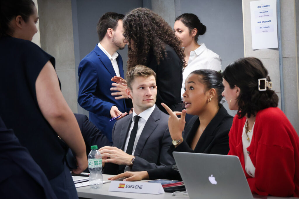 De l’écran à la table des négociations : les étudiants en formation à distance en simulation ONU
