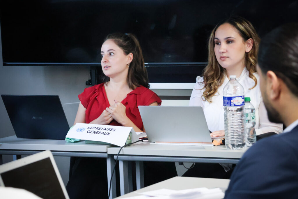 De l’écran à la table des négociations : les étudiants en formation à distance en simulation ONU